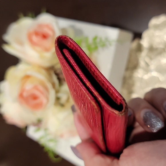 Authentic Louis Vuitton Epi key case - Picture 3 of 8